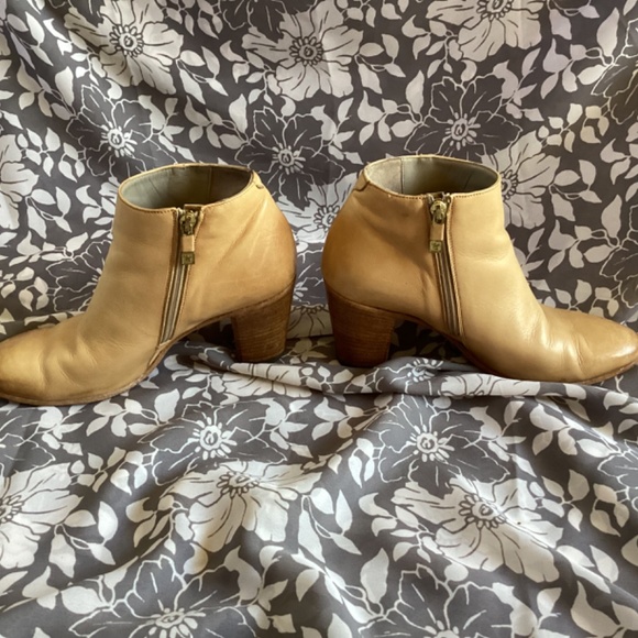 Alberto Fermani Cream Leather Heel Boot - Picture 2 of 9